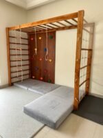Monkey bar with climbing wall